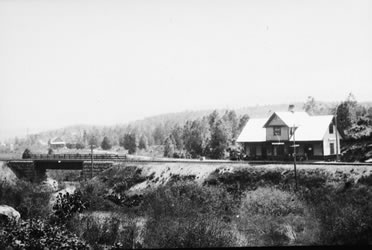 [ Canoe Lake station ]