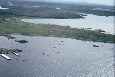 Pointe sparant Epaves Bay de Medee Bay